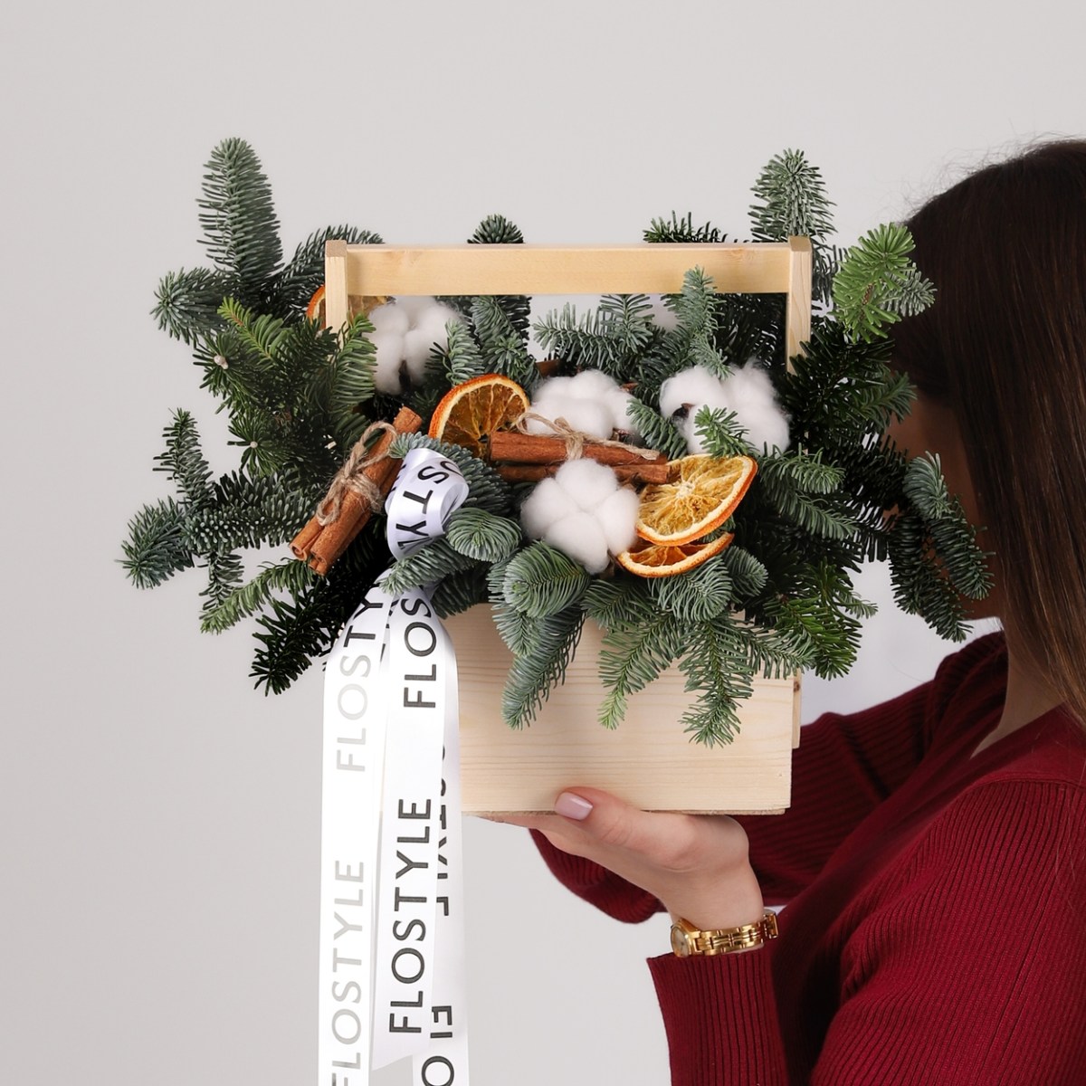 Зимняя композиция в ящике кашпо с датской елью